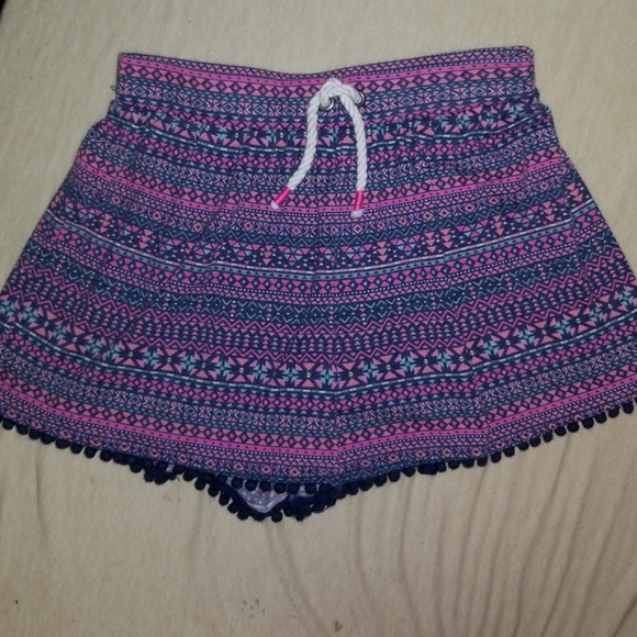 GIRLS MATCHING TOP AND SHORTS SIZE 5 - Picture 3 of 4